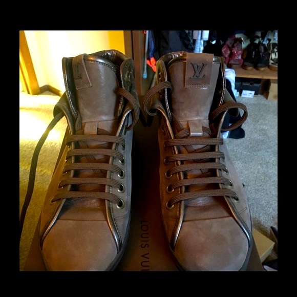Louis Vuitton sneakers Never gotten a chance to wear - Picture 3 of 4